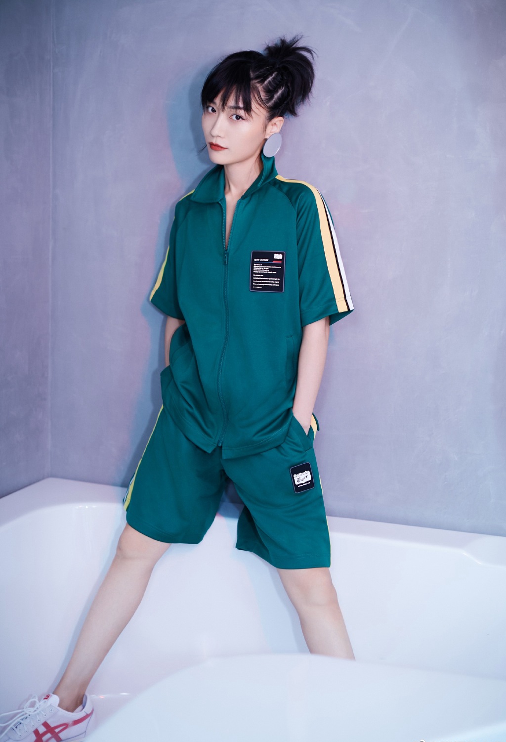 女艺人田沅清新靓丽时尚写真