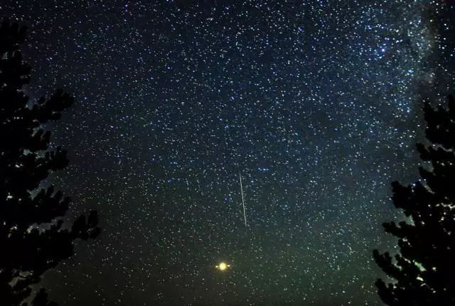 西樵人千萬別錯過!今晚,一大波流星雨衝你飛奔而來