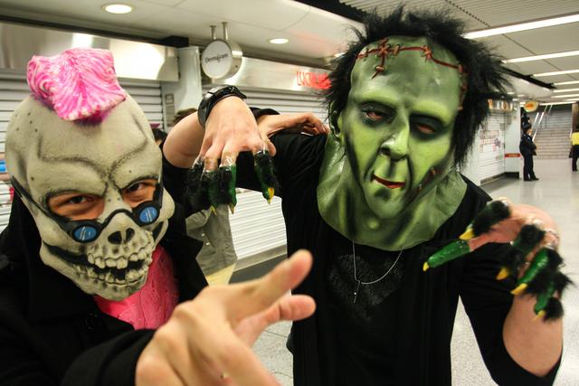 19岁来香港的老外由一间餐厅缔造80个亿的兰桂坊58岁改换中国籍