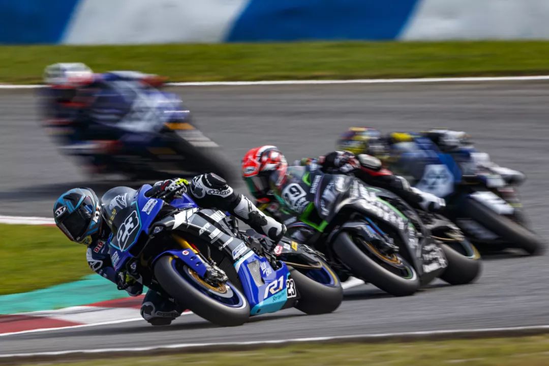 cool guy 赛场上最靓的仔|zic摩托车赛