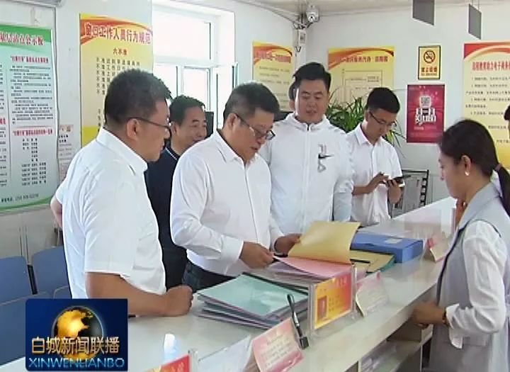 按照市委统一部署,日前,市长李明伟采取"四不两直"方式,深入到大安市