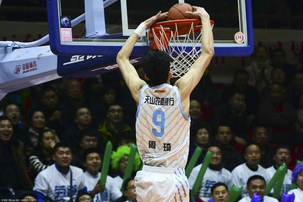 新疆男篮宣布与周琦签约一份新合同下赛季重回cba