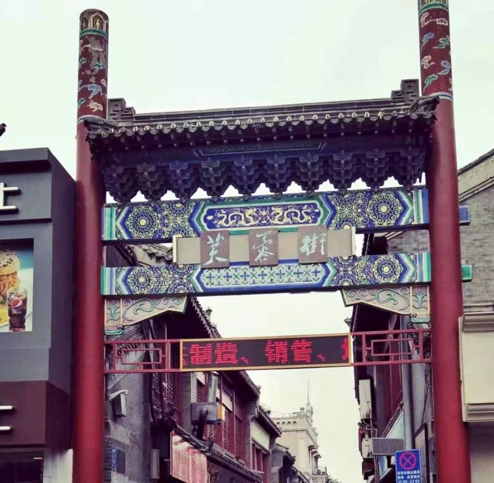 一池新绿芙蓉水,济南市历下区芙蓉街四面荷花三面柳,一城山色半城湖.