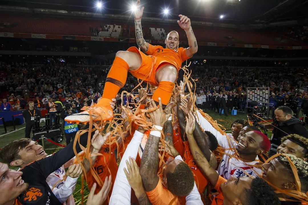 荔体汇斯内德挂靴荷兰黄金一代落幕苏宁与帕莱塔解约