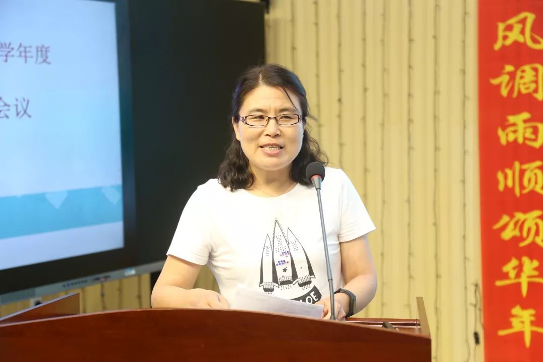 教师发展中心张亚珍主任就青年教师的常规课授课与继续学习两方面进行