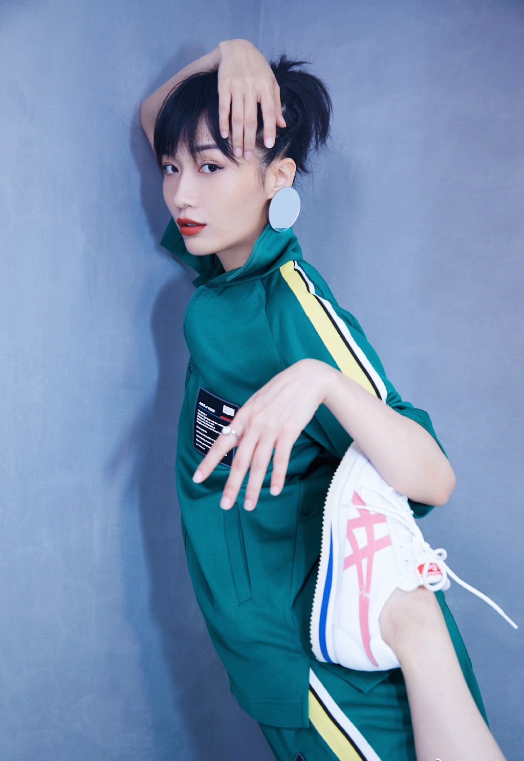 女艺人田沅清新靓丽时尚写真