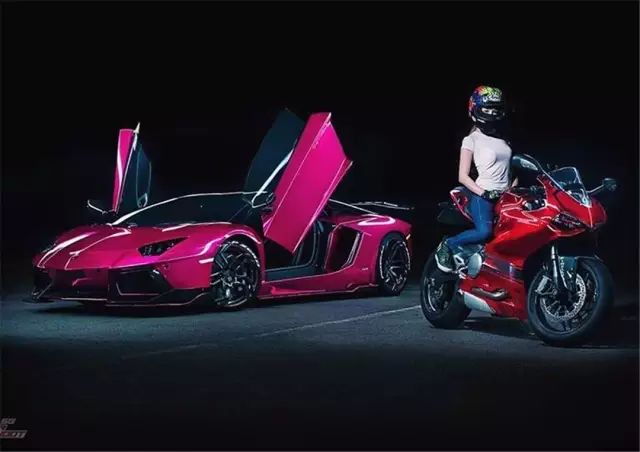 骑骚粉杜卡迪的极品妹子,你是要车还是要人?