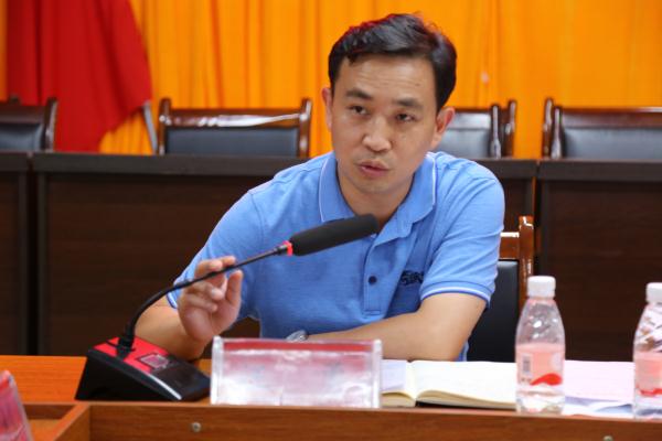 汪勇到定威乡指导脱贫攻坚专题民主生活会
