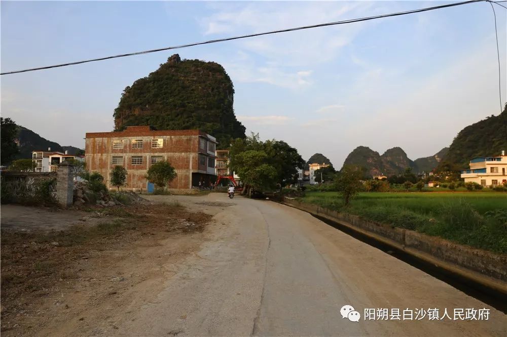 遇龙进村路完成清表工作_白沙镇