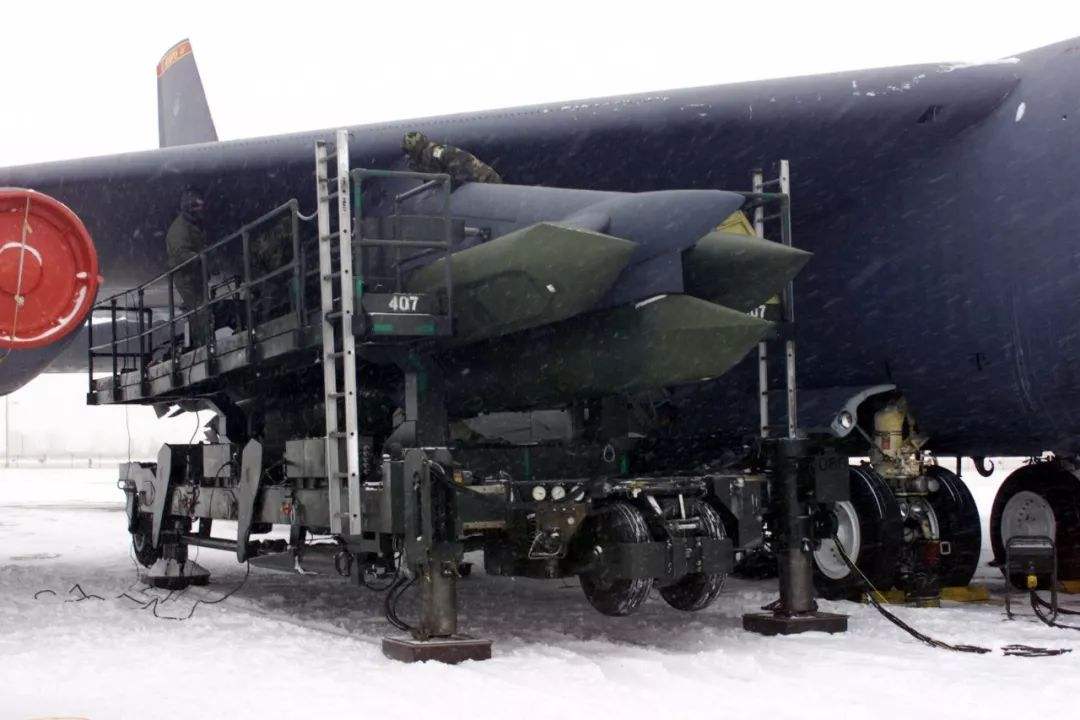 中程导弹堪称世界最危险导弹,尤其是具备一定隐形能力,比如美国的agm