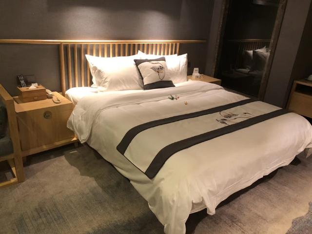 苏适轩:实拍酒店新中式风格家具配套效果图