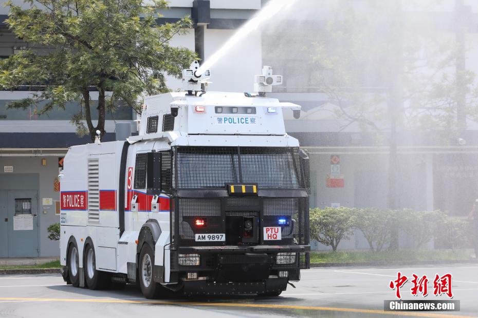 香港警方水炮车首次亮相