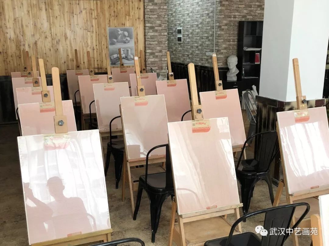 画室环境 ▲2019年8月12日,中艺画苑孝感校区已正式开课了