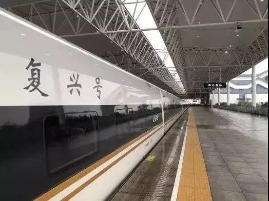 发往上海的d2212次,g110次,g1952次列车,以及发往杭州的g1421次列车