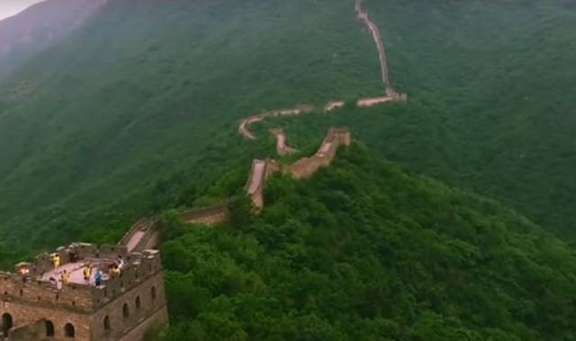 中国万里长城的尽头竟然在大海里,老外看后直呼:中国古人太聪明