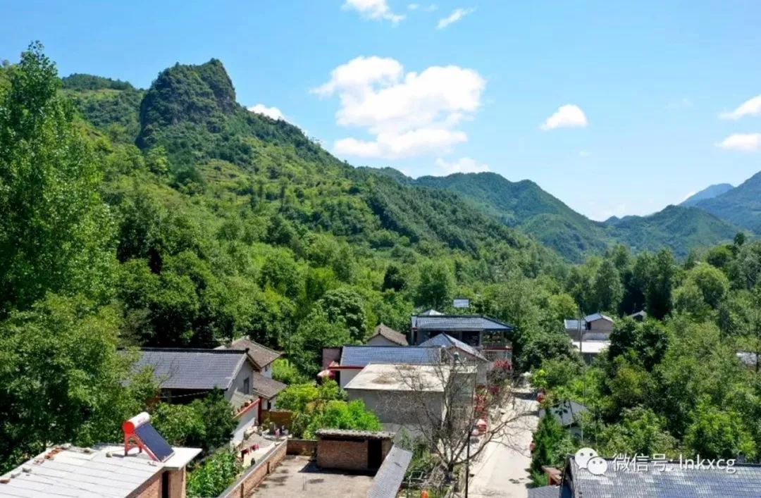 天凉好个秋,夏末秋初的绝美城关镇凤凰谷村,值得你