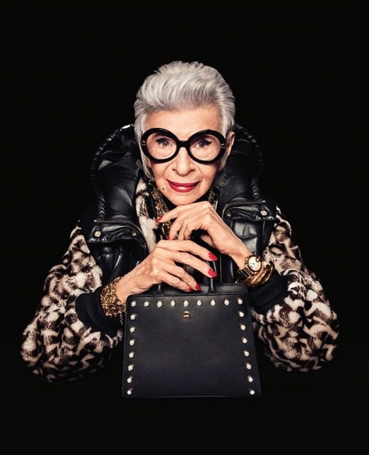 中国大妈vs外国大妈一边玩尬舞一边玩穿搭