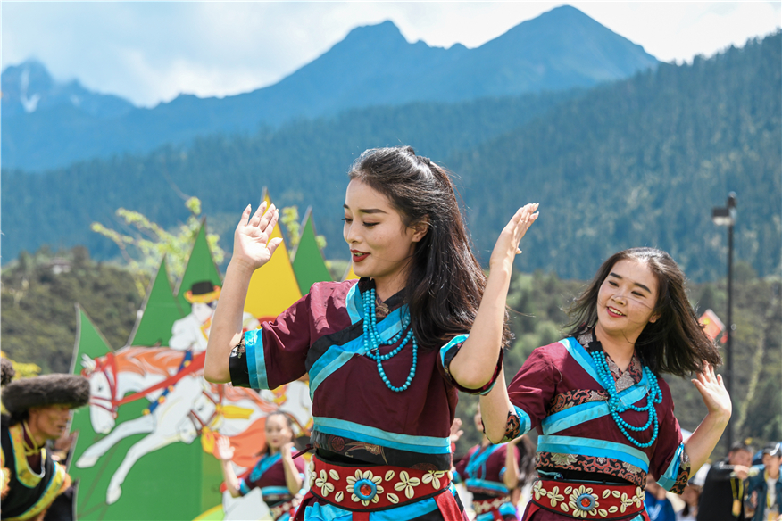 迎风策马奔小康献礼建国七十年第三届工布牧歌民俗文化节成功举办