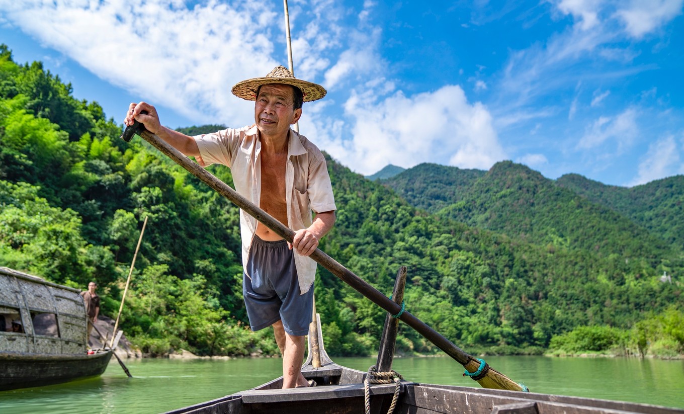 水长而美为永嘉楠溪江上形似蚱蜢的小船原来已有上千年的历史