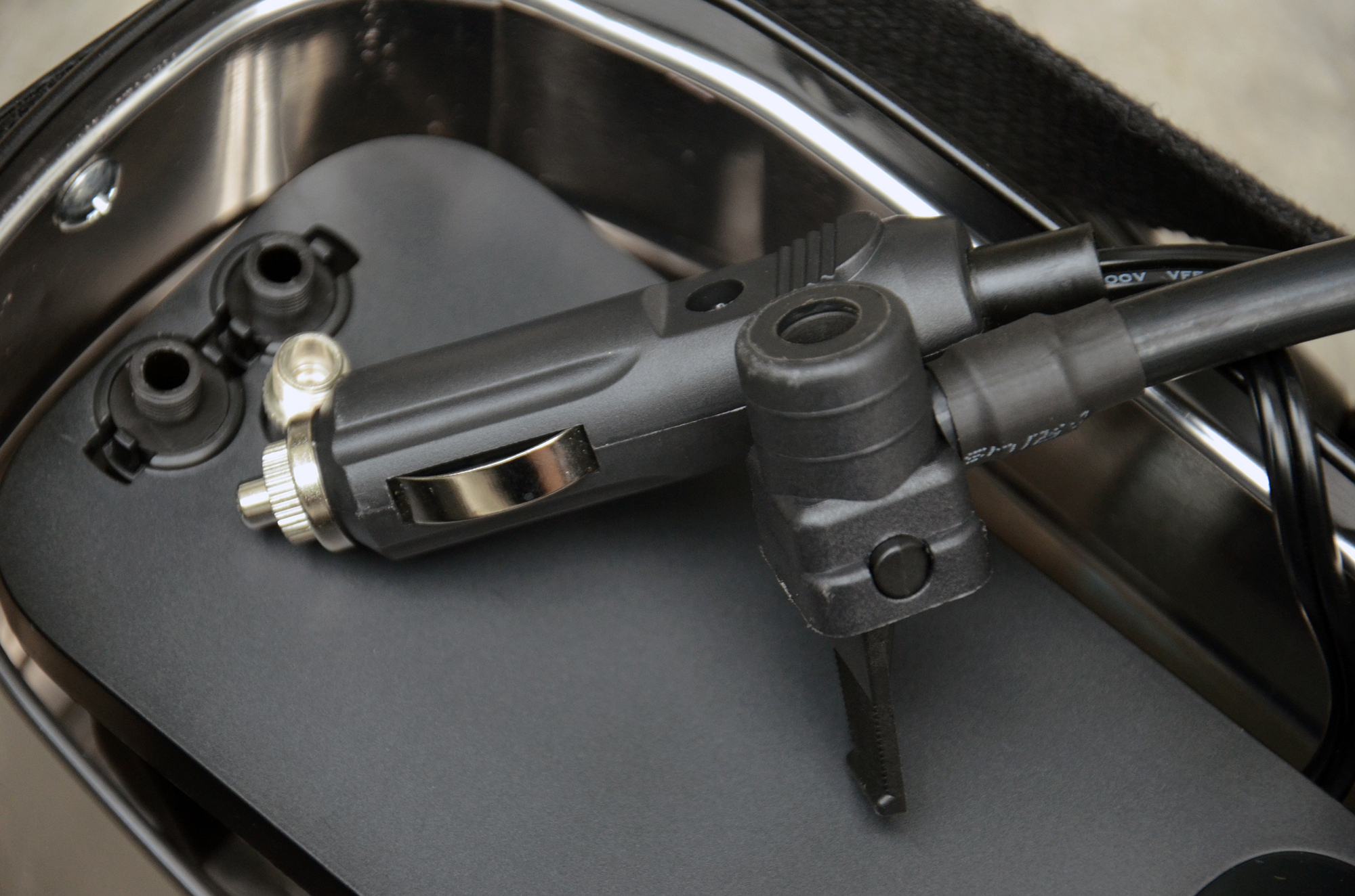 小米生态链70迈新品体验,专为有车一族而设计的轮胎充气泵_搜狐汽车