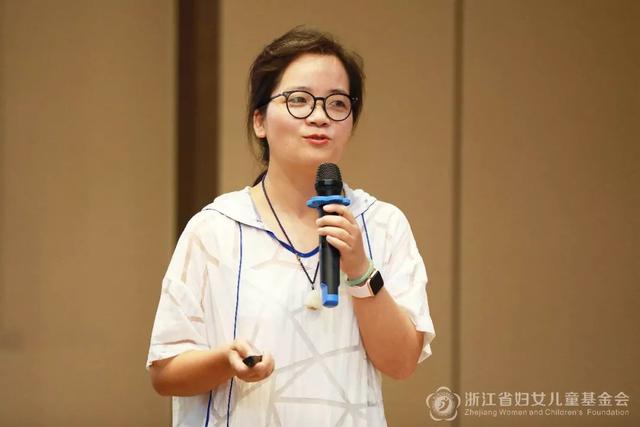 徐美儿:永康市阳光爱心义工协会会长,永康市康桥社会工作发展中心主任