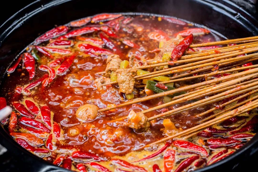 不用去四川这家地道川味串串火锅37折陪你热辣一夏