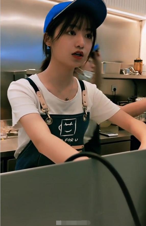 王俊凯家的奶茶妹妹火了当得知奶茶店应聘条件后粉丝太绝了