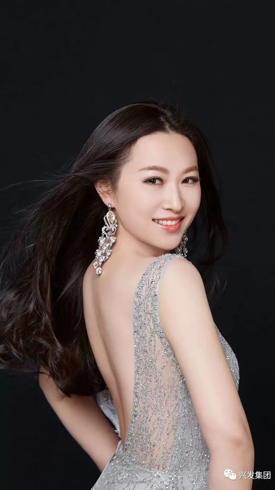 徐千惠,程娜,董研峰,汤俊军,胡栓栓,杨承华(从左至右)等青年歌唱家