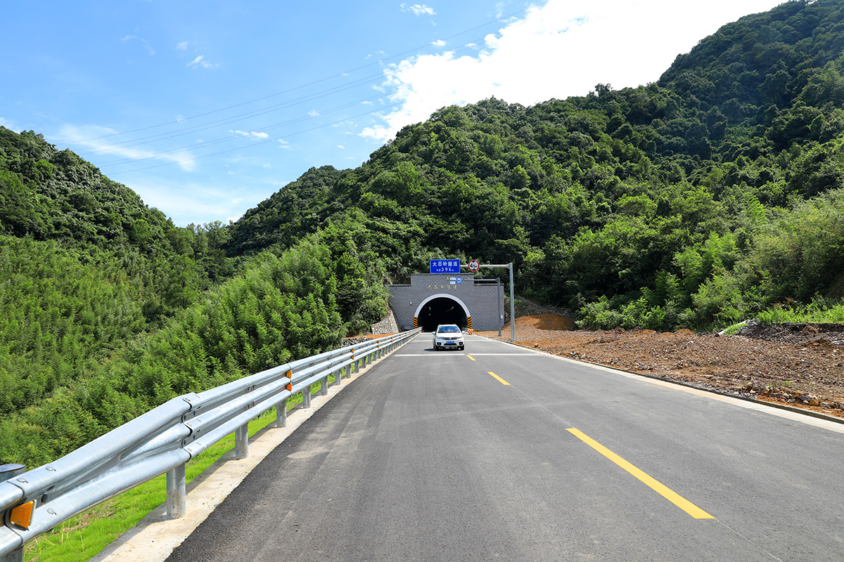 大岙岭隧道通车宁波进出四明山有了捷径又一条风景线