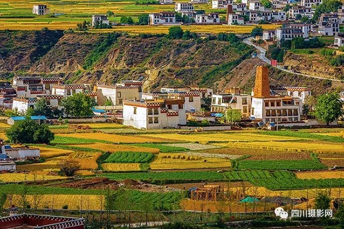 ["我和我的祖国"摄影展作品分享] 山石头|乡城 香巴拉