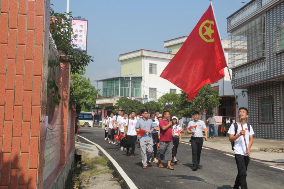 《我和我的祖國》喜看家鄉新面貌2019年8月9日共青團寧遠縣委員會開展