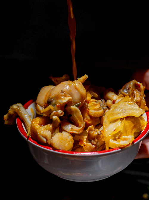 成都排队2小时的网红泡椒牛蛙来无锡了对折吃