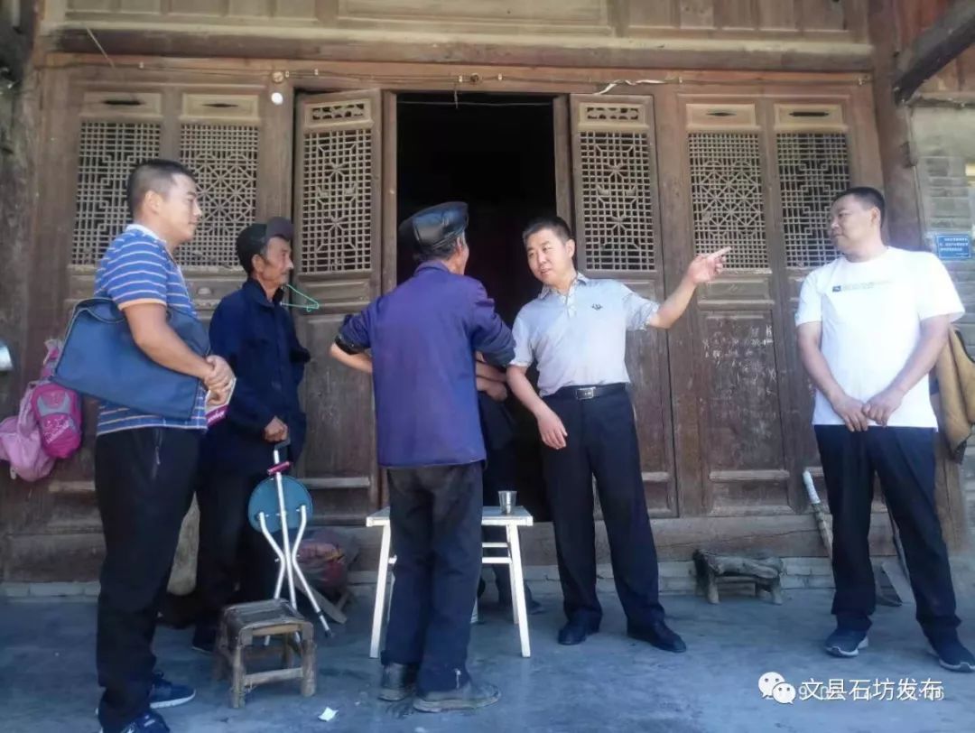 张小虎一行先后在镇机关,泥山村,通过查阅资料,听取汇报,入户走访,实