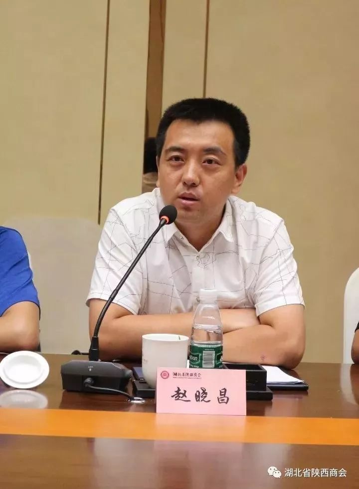 最后,会长李万军就与会人员发表的建议和意见作了总结.