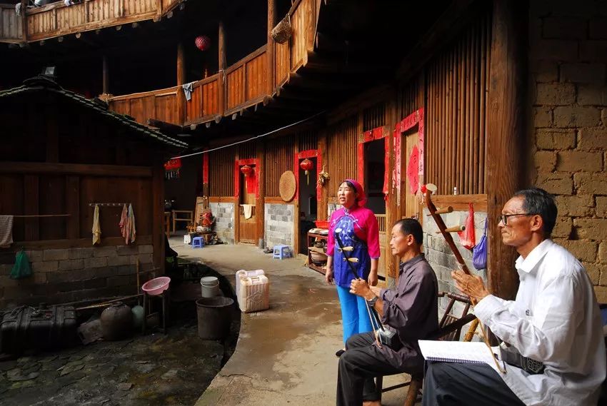 最美文物人黄庭芳土楼山歌王让非物质文化遗产迸发新活力