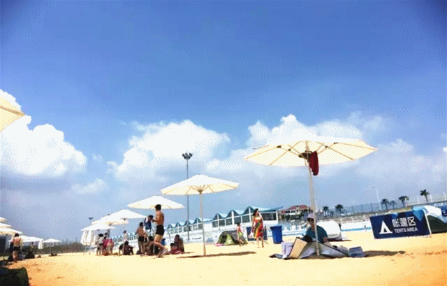 滨海景观长廊,商业街,沙滩排球场馆,海上摩托,海上游泳池 ,水上步行球