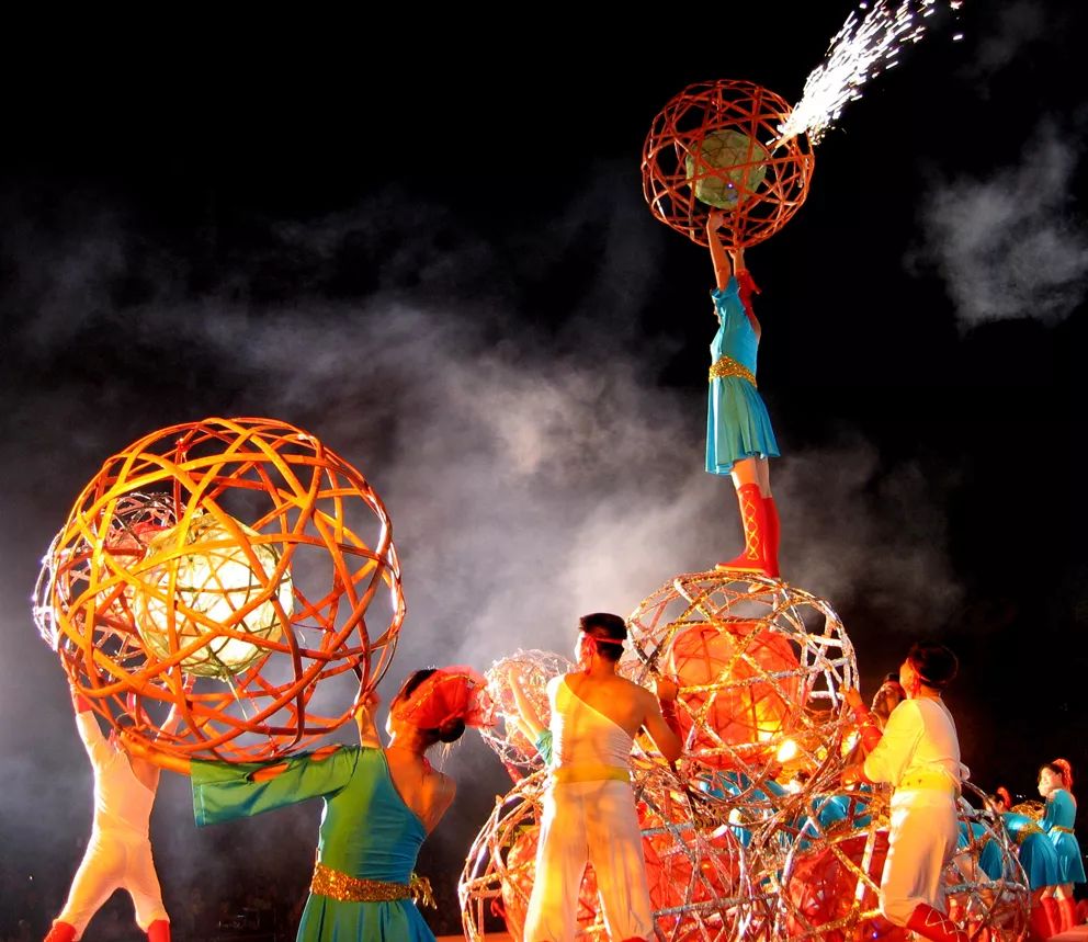 而源于柘林的汉族传统艺术—奉贤滚灯,是奉贤唯一的国家级非物质文化