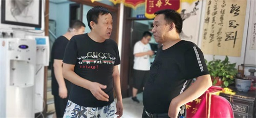 大学教授肖红莅临开封凡高美术学校调研