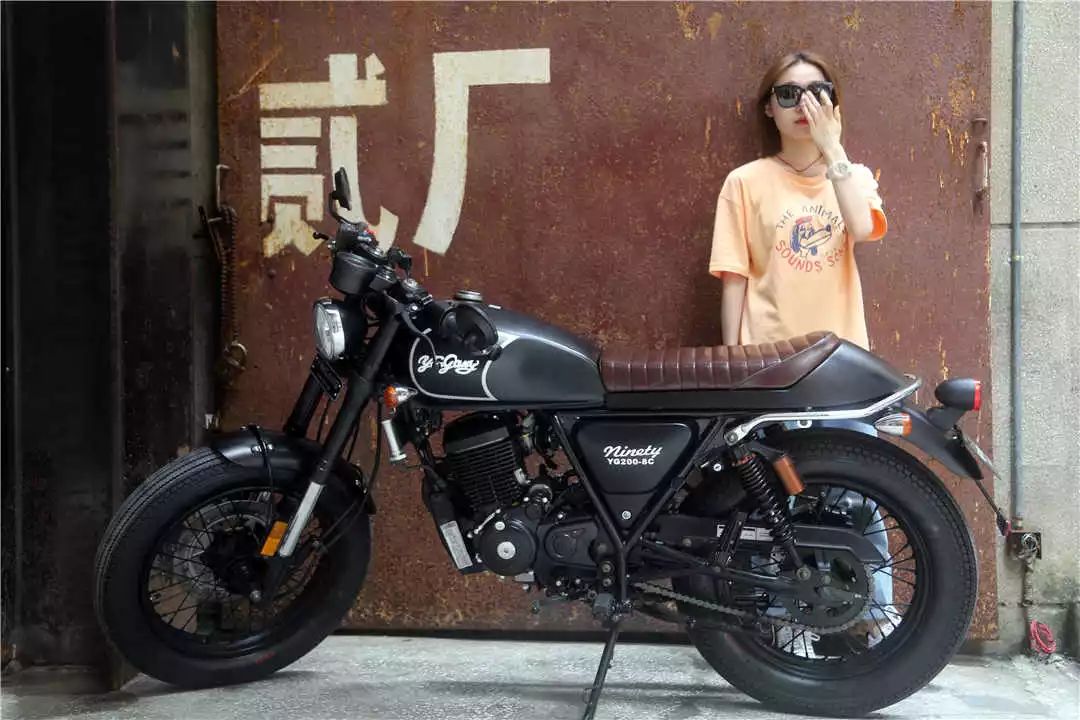 忠于自我的纯粹硬派复古 银钢国iv版拿铁深度测评_搜狐汽车_搜狐网