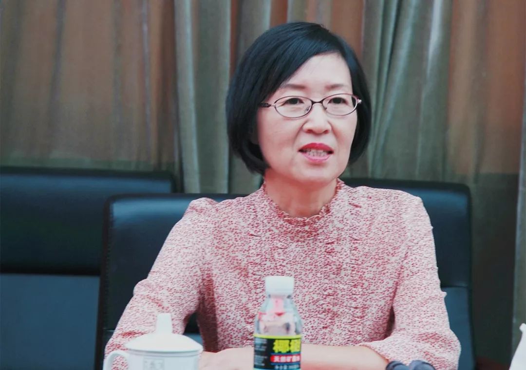 中国药店常务副主编郝岚签约仪式前致辞