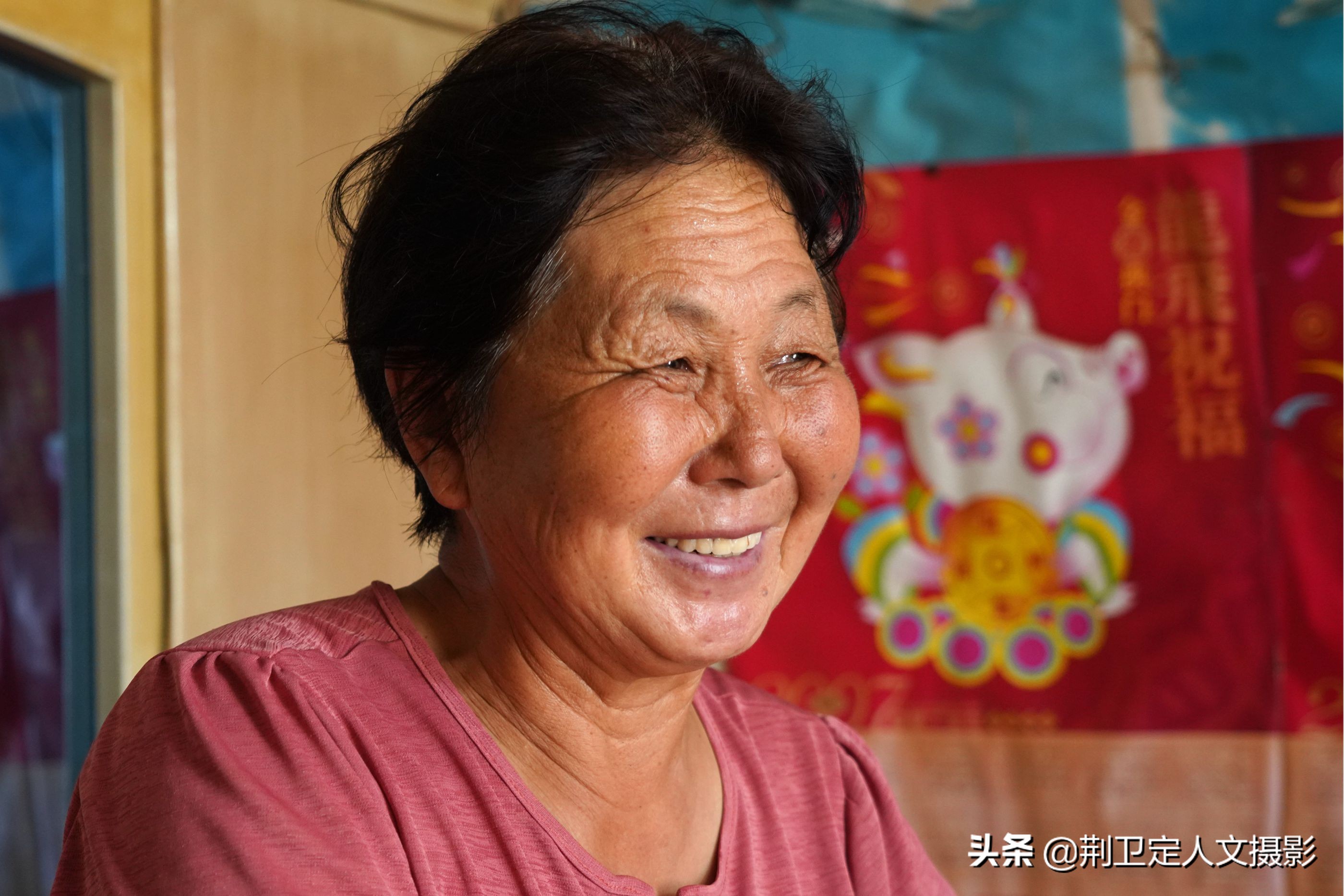 山西农村67岁大妈在家里上班月薪2000元看她干的啥工作