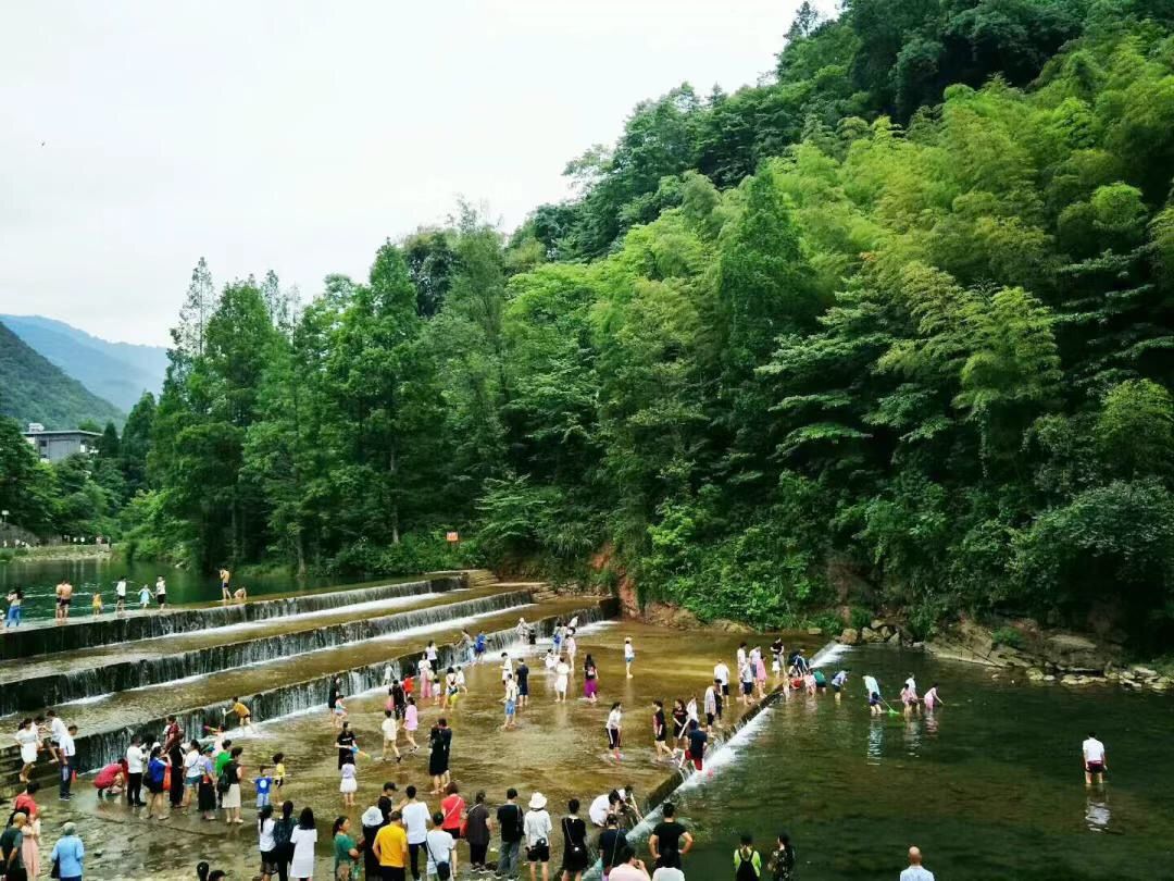 【西岭雪山大飞水2日游】288元全包纯玩8月16日出发仅此一团!