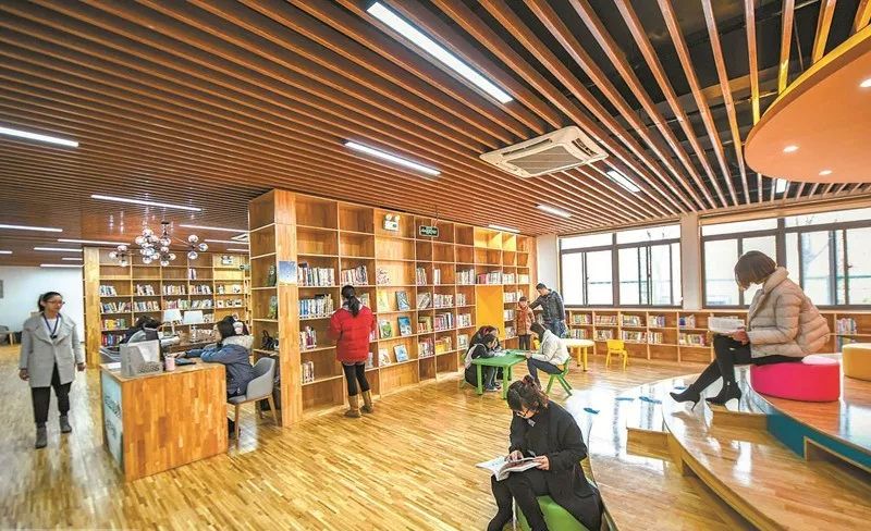 一座书房温暖一座城徜徉在古都洛阳一抬头可能就是一座城市书房温馨