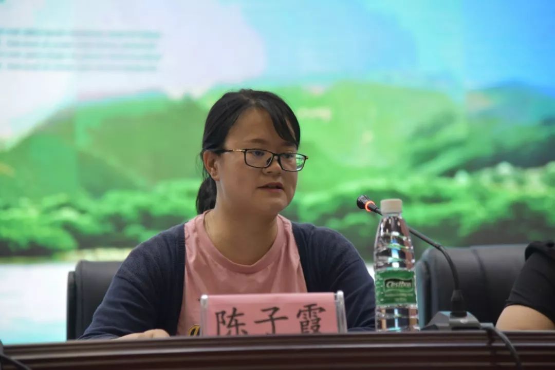 会上,丽江市创文办综合协调组组长陈子霞做创文工作宣讲.