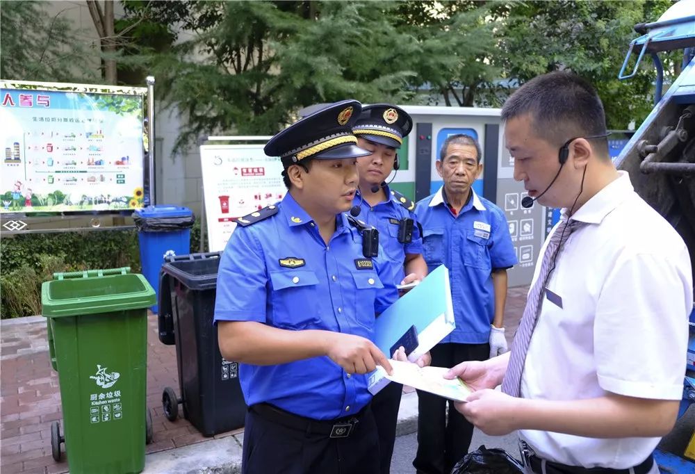 曲江新区垃圾分类开出"首张罚单"?_执法