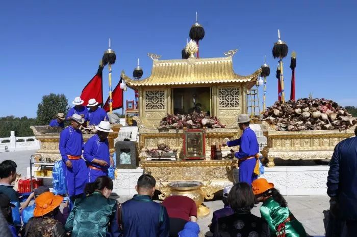 成吉思汗陵隆重举行己亥年哈日苏勒德年祭
