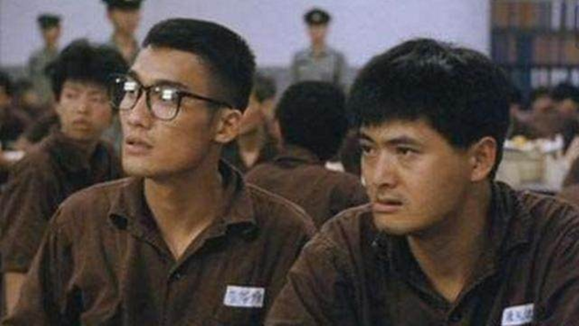 1987年,梁家辉和周润发主演动作电影《监狱风云》,这部影片讲述了监狱