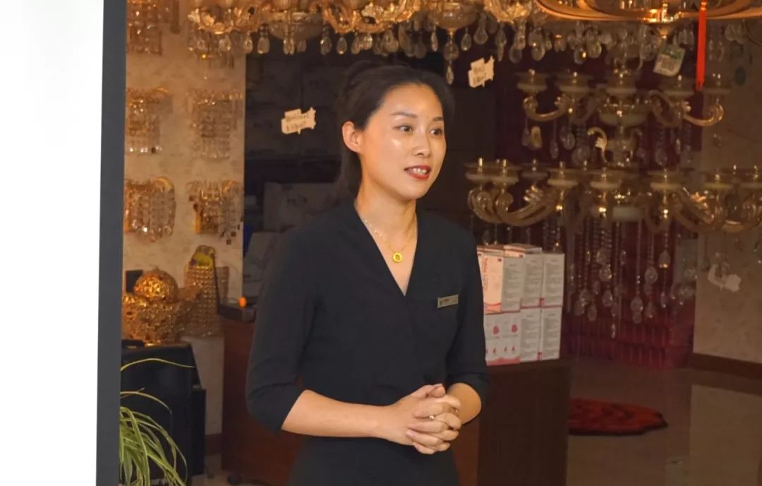 词富利达灯饰——王桂红总经理主持会议吉程企业咨询——王梅总经理活