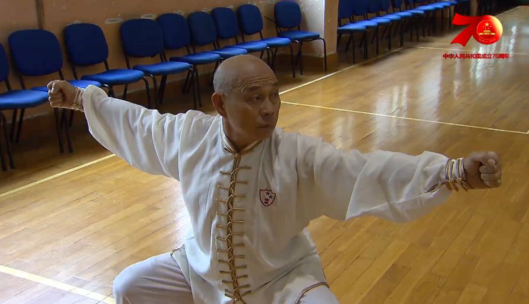 据悉,李氏查拳起源于山东,在精武拳法中以套路剽悍,刚劲有力,出手含蓄