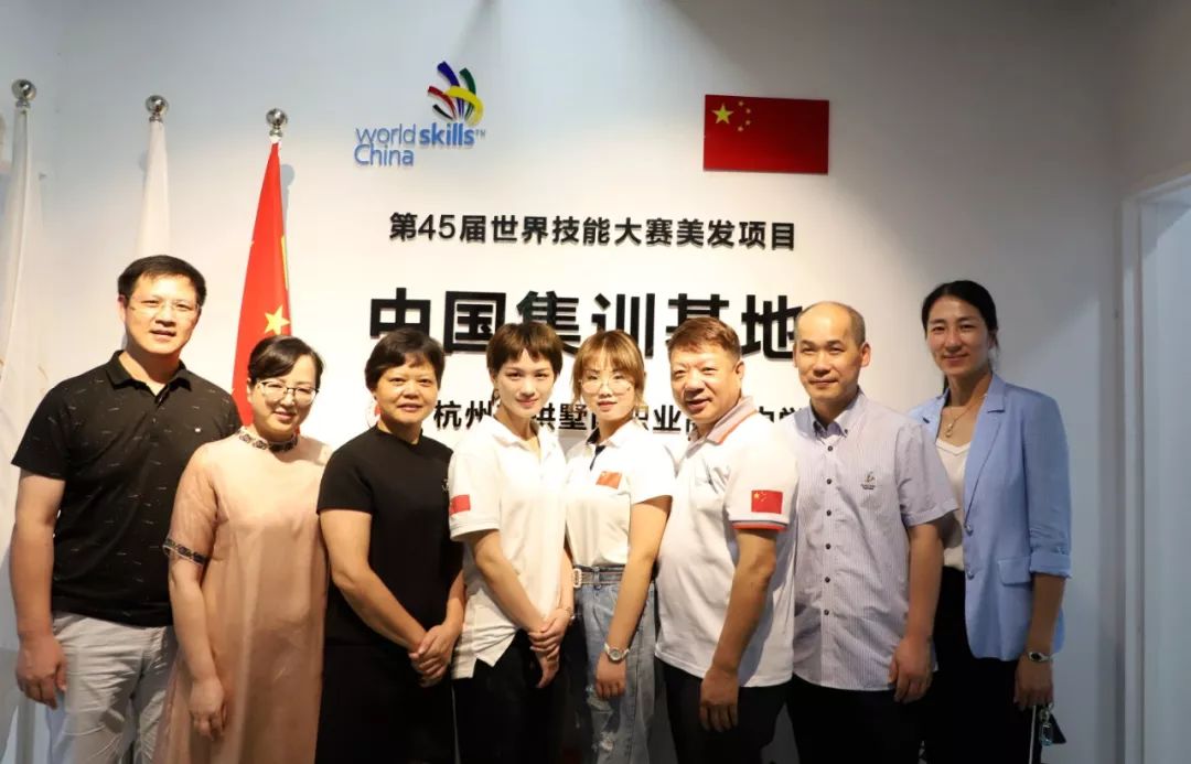 局局长郑国庆,副局长陆美敏,教育局党委副书记,副局长戴丽群等领导